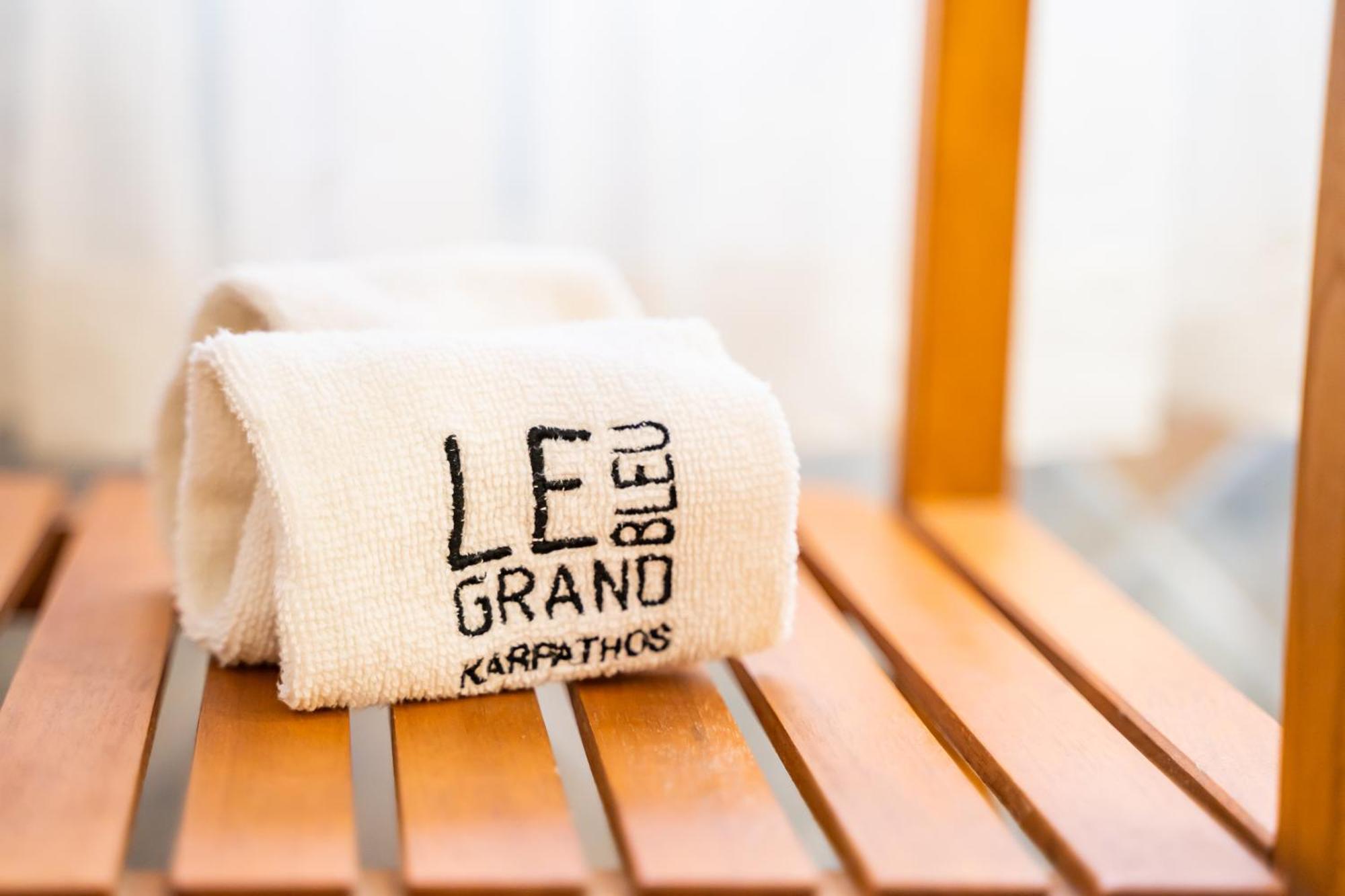 Le Grand Bleu Studios & Apartments Lefkos  部屋 写真