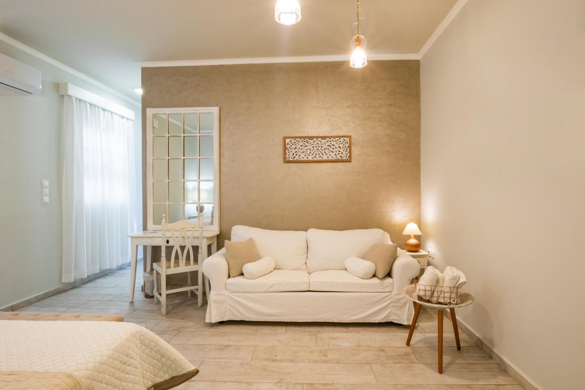 Le Grand Bleu Studios & Apartments Lefkos  エクステリア 写真