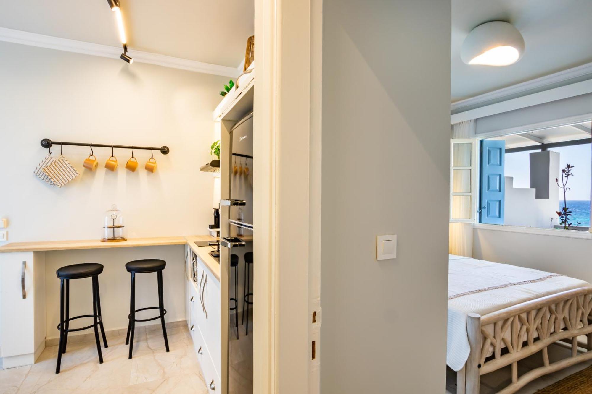 Le Grand Bleu Studios & Apartments Lefkos  部屋 写真